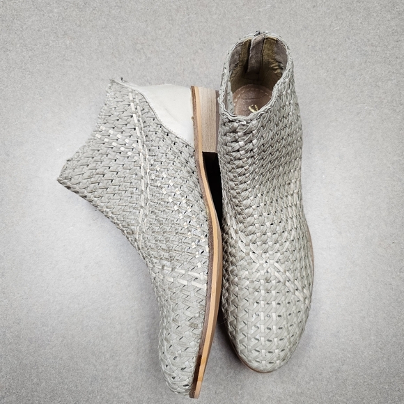 Rebels Vico Leather Woven Ankle Bootie  Size 10M Tan Stone - Picture 6 of 10